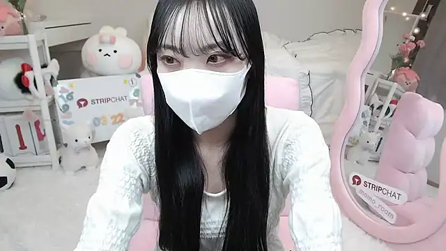 momo room online show from March 22, 2025, 10:28 am