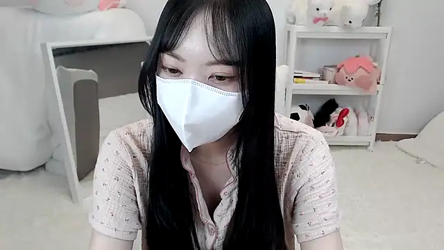 momo room online show from June 15, 2026, 11:01 am