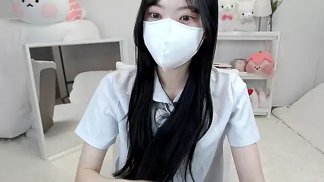 momo room online show from June 28, 2026, 4:18 am
