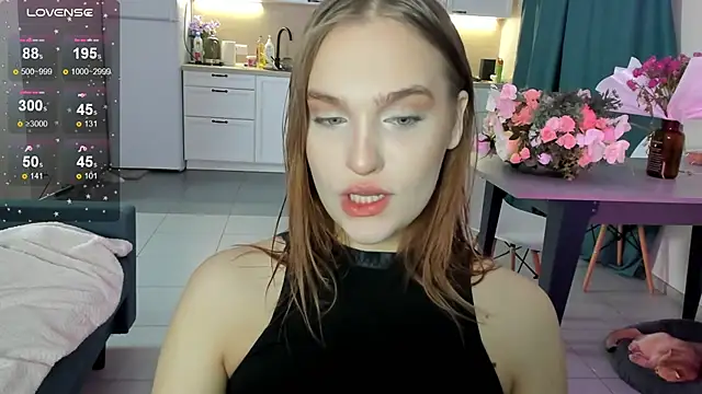 Snapshot of CarolineLovers chatting on December 8, 2024, 2:39 am CarolineLovers online show from December 8, 2024, 2:39 am