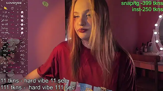 Snapshot of CarolineLovers chatting on November 27, 2025, 9:28 pm CarolineLovers online show from November 27, 2025, 9:28 pm