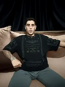 arenn1997 online show from October 11, 2025, 12:32 am