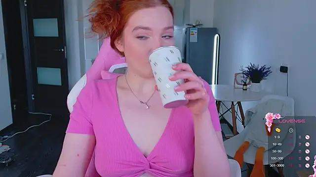 Snapshot of cinnabon_girls chatting on April 18, 2026, 3:05 pm cinnabon girls online show from April 18, 2026, 3:05 pm