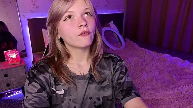 LitaBrom online show from December 2, 2024, 4:20 am