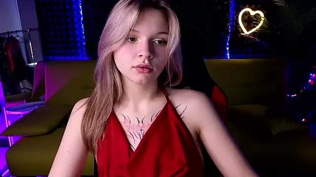 Snapshot of LitaBrom chatting on December 5, 2024, 4:09 am LitaBrom online show from December 5, 2024, 4:09 am