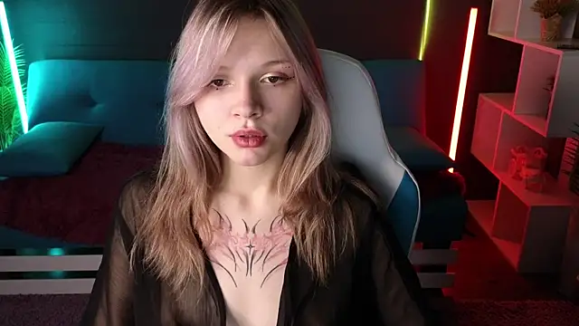 Snapshot of LitaBrom chatting on December 7, 2024, 10:45 am LitaBrom online show from December 7, 2024, 10:45 am