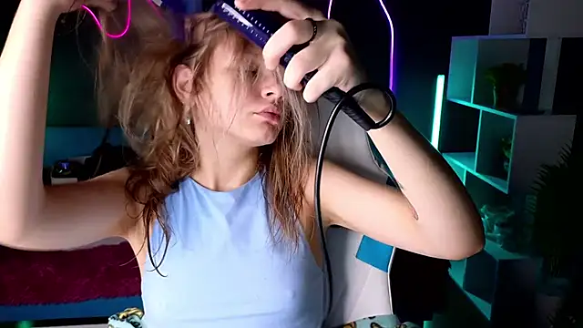 Snapshot of LitaBrom chatting on December 14, 2024, 1:17 am LitaBrom online show from December 14, 2024, 1:17 am