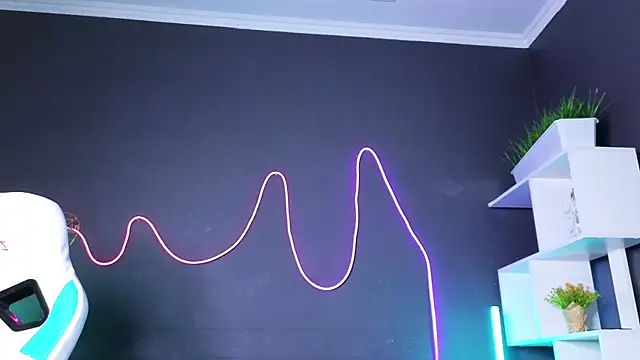 Snapshot of LitaBrom chatting on December 14, 2024, 4:23 am LitaBrom online show from December 14, 2024, 4:23 am