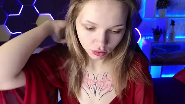 Snapshot of LitaBrom chatting on December 15, 2024, 6:40 am LitaBrom online show from December 15, 2024, 6:40 am