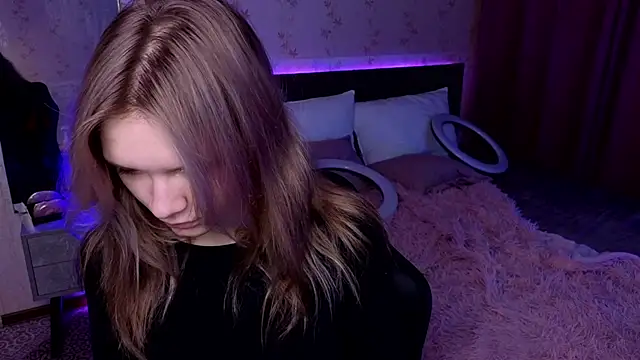 Snapshot of LitaBrom chatting on December 18, 2024, 1:05 am LitaBrom online show from December 18, 2024, 1:05 am