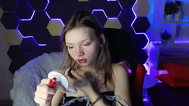 LitaBrom online show from December 19, 2024, 1:07 am