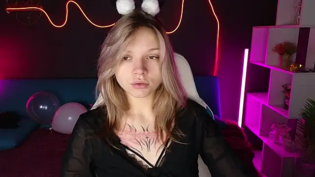 Snapshot of LitaBrom chatting on December 20, 2024, 1:14 am LitaBrom online show from December 20, 2024, 1:14 am