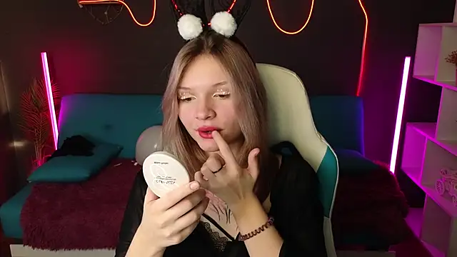 Snapshot of LitaBrom chatting on December 20, 2024, 4:42 am LitaBrom online show from December 20, 2024, 4:42 am