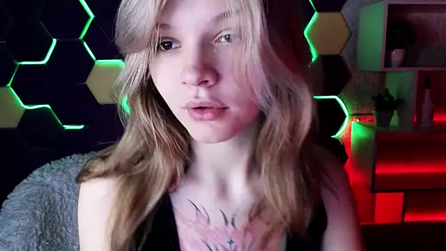 Snapshot of LitaBrom chatting on December 25, 2024, 1:53 am LitaBrom online show from December 25, 2024, 1:53 am