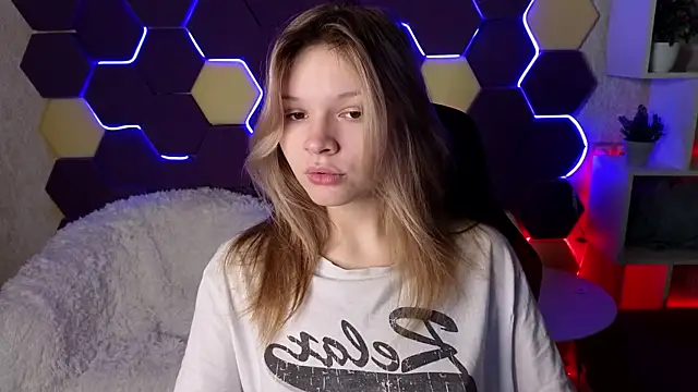 Snapshot of LitaBrom chatting on January 12, 2025, 1:11 am LitaBrom online show from January 12, 2025, 1:11 am