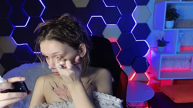 Snapshot of LitaBrom chatting on January 18, 2025, 8:31 am LitaBrom online show from January 18, 2025, 8:31 am