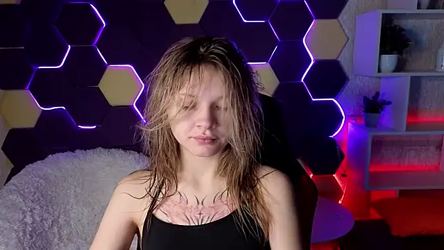 Snapshot of LitaBrom chatting on January 20, 2025, 1:28 am LitaBrom online show from January 20, 2025, 1:28 am