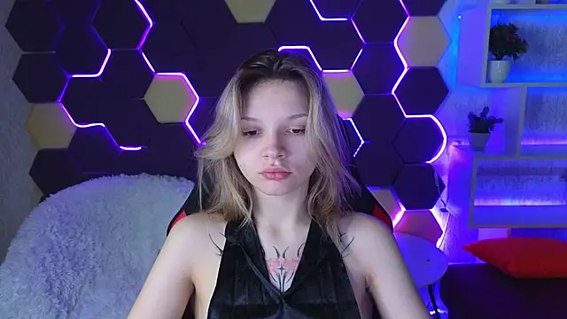 Snapshot of LitaBrom chatting on January 23, 2025, 1:19 am LitaBrom online show from January 23, 2025, 1:19 am