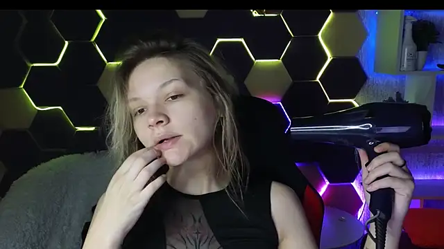 Snapshot of LitaBrom chatting on February 3, 2025, 1:09 am LitaBrom online show from February 3, 2025, 1:09 am