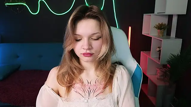 Snapshot of LitaBrom chatting on February 5, 2025, 4:16 am LitaBrom online show from February 5, 2025, 4:16 am