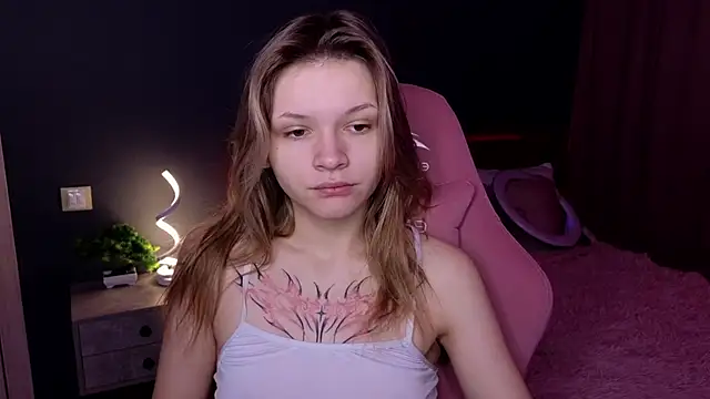 Snapshot of LitaBrom chatting on February 7, 2025, 1:04 am LitaBrom online show from February 7, 2025, 1:04 am