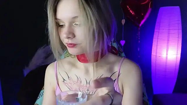 Snapshot of LitaBrom chatting on February 14, 2025, 4:15 am LitaBrom online show from February 14, 2025, 4:15 am