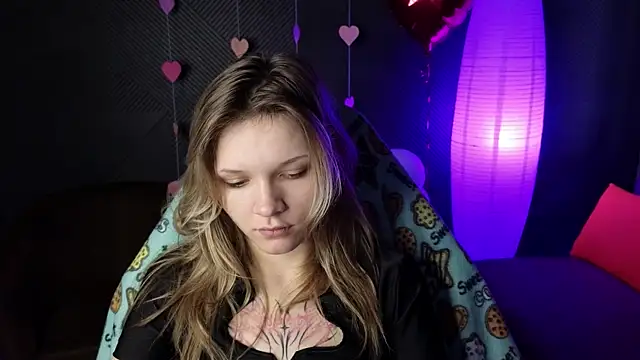 Snapshot of LitaBrom chatting on February 17, 2025, 4:42 am LitaBrom online show from February 17, 2025, 4:42 am