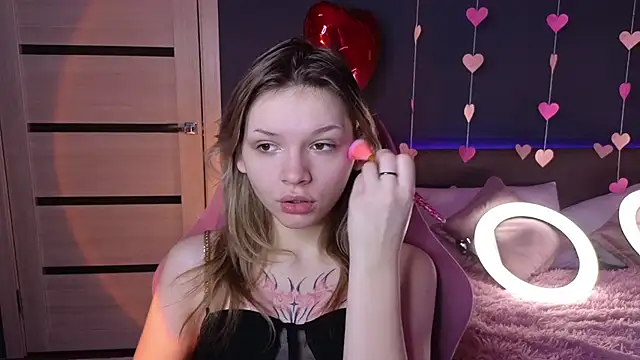 Snapshot of LitaBrom chatting on February 18, 2025, 1:32 am LitaBrom online show from February 18, 2025, 1:32 am