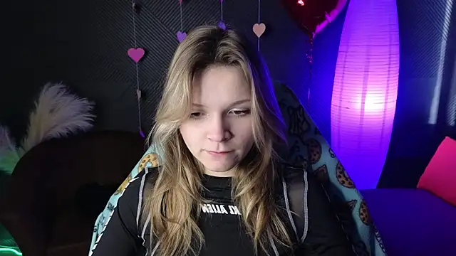 Snapshot of LitaBrom chatting on February 19, 2025, 8:01 am LitaBrom online show from February 19, 2025, 8:01 am