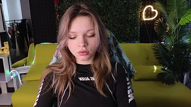 Snapshot of LitaBrom chatting on March 3, 2025, 8:05 am LitaBrom online show from March 3, 2025, 8:05 am