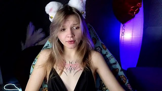 Snapshot of LitaBrom chatting on March 5, 2025, 4:13 am LitaBrom online show from March 5, 2025, 4:13 am