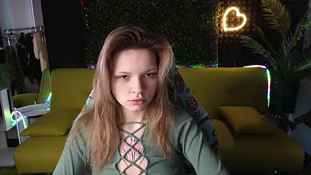 Snapshot of LitaBrom chatting on March 13, 2025, 1:43 am LitaBrom online show from March 13, 2025, 1:43 am