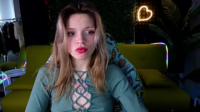 Snapshot of LitaBrom chatting on March 13, 2025, 7:53 am LitaBrom online show from March 13, 2025, 7:53 am