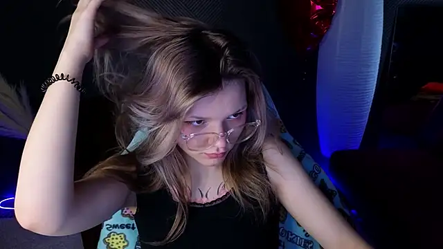 Snapshot of LitaBrom chatting on March 15, 2025, 4:13 am LitaBrom online show from March 15, 2025, 4:13 am