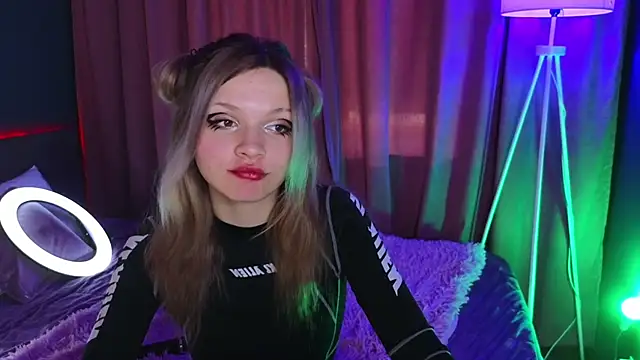 Snapshot of LitaBrom chatting on March 17, 2025, 11:21 am LitaBrom online show from March 17, 2025, 11:21 am