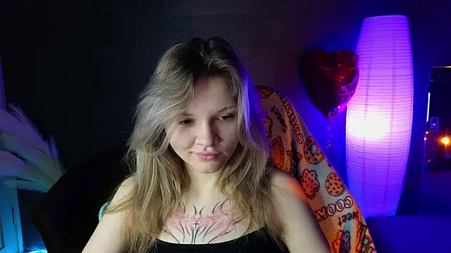 Snapshot of LitaBrom chatting on March 18, 2025, 12:49 am LitaBrom online show from March 18, 2025, 12:49 am