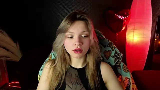 Snapshot of LitaBrom chatting on March 19, 2025, 4:14 am LitaBrom online show from March 19, 2025, 4:14 am