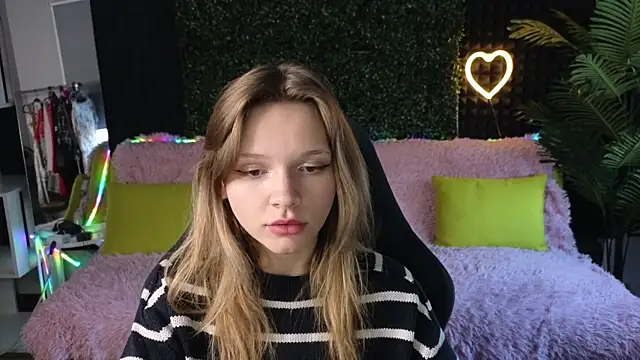 Snapshot of LitaBrom chatting on October 1, 2025, 1:33 am LitaBrom online show from October 1, 2025, 1:33 am