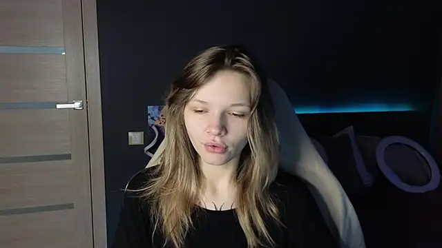 Snapshot of LitaBrom chatting on October 3, 2025, 1:46 am LitaBrom online show from October 3, 2025, 1:46 am