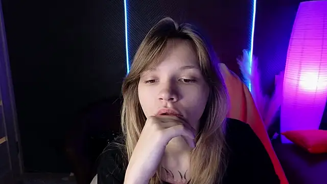 Snapshot of LitaBrom chatting on October 5, 2025, 1:37 am LitaBrom online show from October 5, 2025, 1:37 am