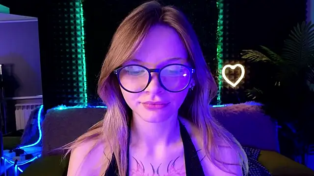 Snapshot of LitaBrom chatting on October 7, 2025, 2:09 am LitaBrom online show from October 7, 2025, 2:09 am