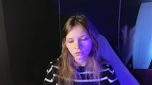 Snapshot of LitaBrom chatting on October 15, 2025, 7:52 am LitaBrom online show from October 15, 2025, 7:52 am