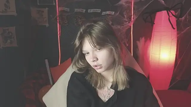 Snapshot of LitaBrom chatting on October 20, 2025, 1:39 am LitaBrom online show from October 20, 2025, 1:39 am