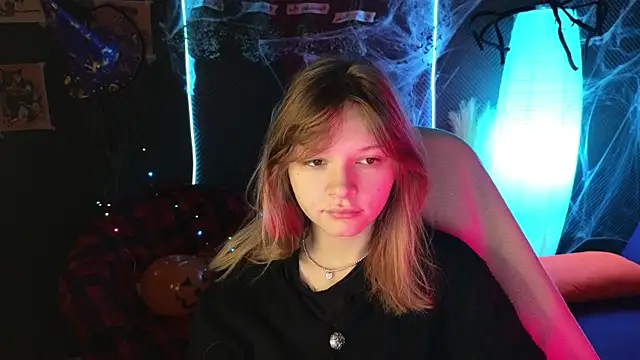 Snapshot of LitaBrom chatting on October 23, 2025, 1:38 am LitaBrom online show from October 23, 2025, 1:38 am