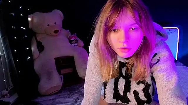 LitaBrom online show from November 20, 2025, 2:01 am