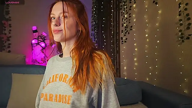 Snapshot of _SweetFox_ chatting on November 12, 2025, 7:24 pm SweetFox online show from November 12, 2025, 7:24 pm