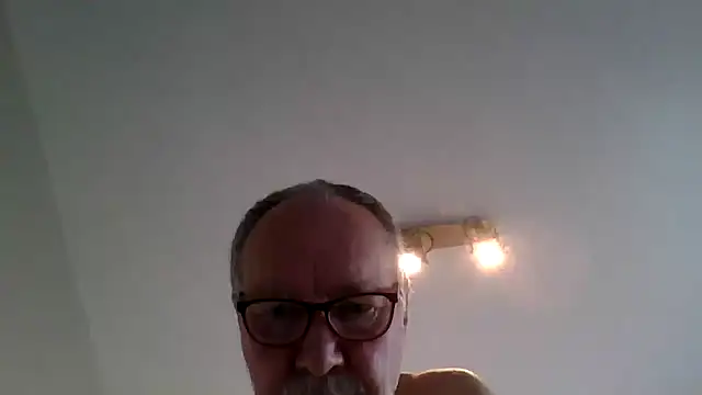 Snapshot of jimmybenido chatting on May 9, 2026, 4:45 pm jimmybenido online show from May 9, 2026, 4:45 pm