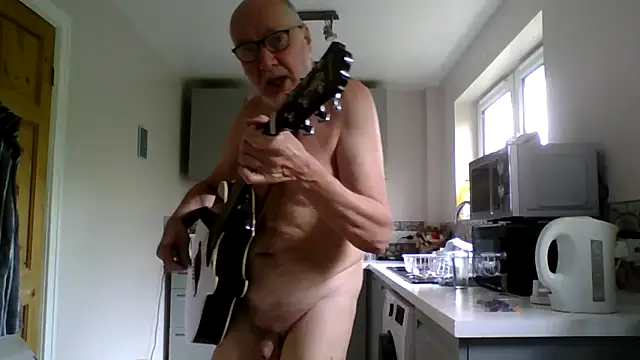 Snapshot of jimmybenido chatting on June 4, 2026, 4:35 pm jimmybenido online show from June 4, 2026, 4:35 pm