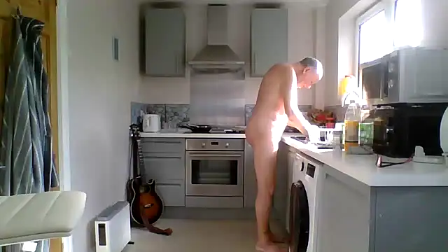 Snapshot of jimmybenido chatting on June 10, 2026, 4:39 pm jimmybenido online show from June 10, 2026, 4:39 pm