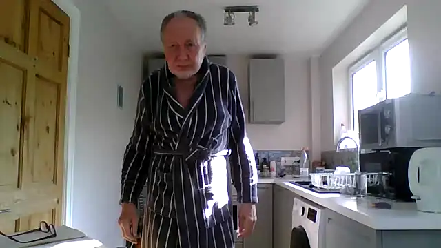 Snapshot of jimmybenido chatting on August 1, 2026, 4:50 pm jimmybenido online show from August 1, 2026, 4:50 pm